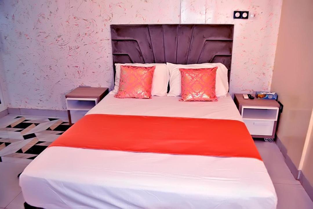 Complexe Hotelier And Ouagadougou Extérieur photo